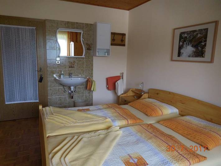 Doppelzimmer mit Dusche, Wc in Mariahof, Lavanttaler Alpen
