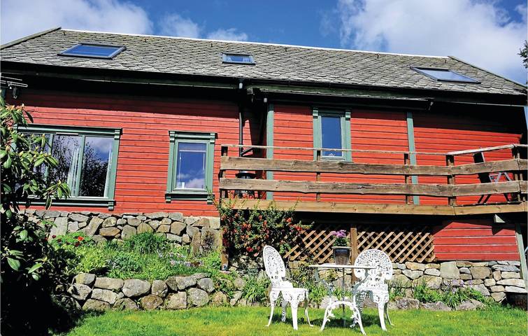 Ferienwohnung für 3 Personen, mit Terrasse und Garten sowie Seeblick in Sandnes