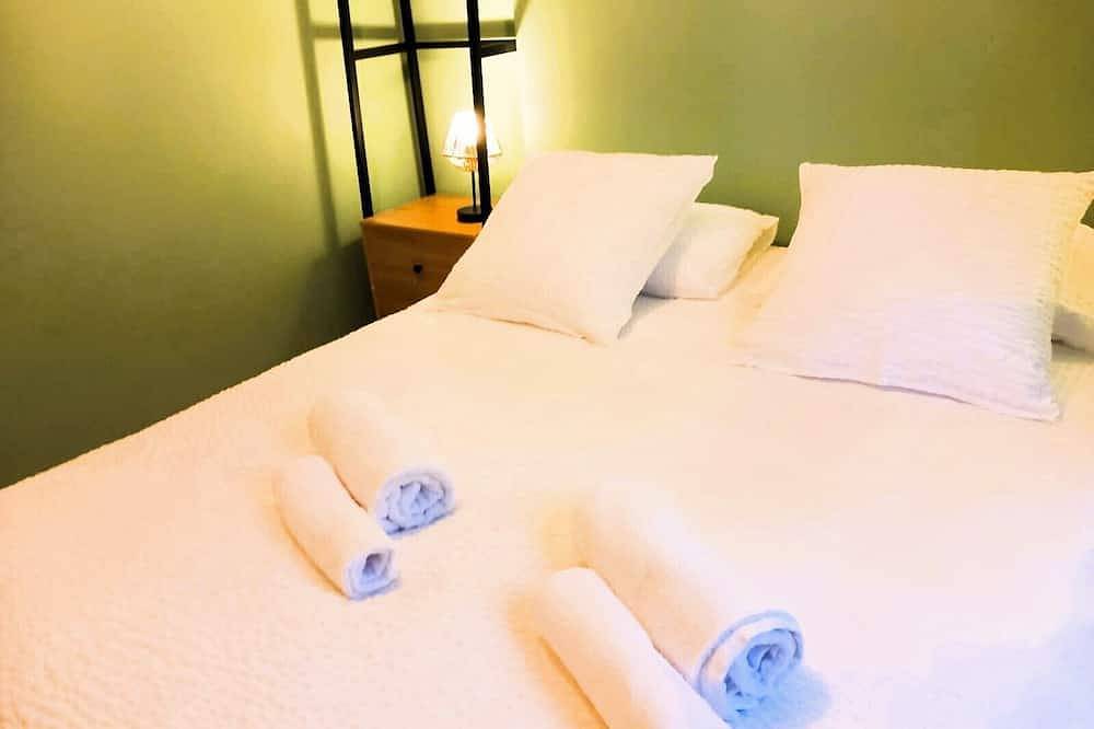 Entire apartment, Spacious Attic Apartment in Bourges, Bourges region