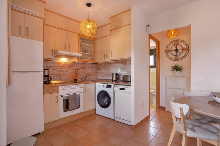 Entire apartment, Vacation 'Casa Del Amanecer' with Sea View, Shared Pool and Wi-Fi in La Oliva, Fuerteventura