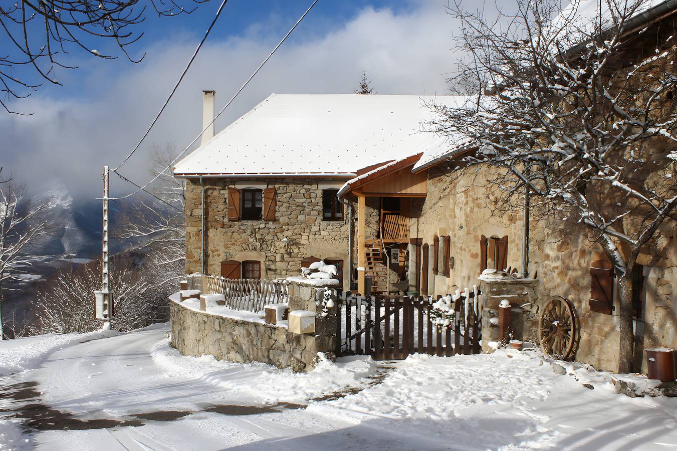 Cottage 'Le Grand Gîte' mit Seeblick, privater Terrasse und Wlan in Les Côtes-de-Corps, Nationalpark Écrins