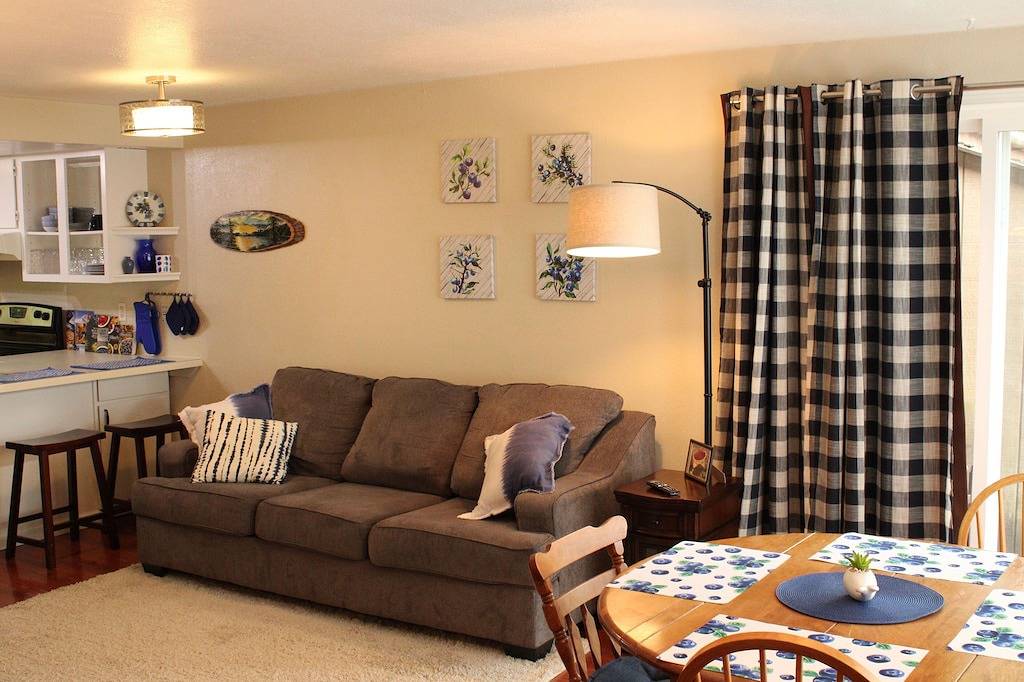 Stadthaus am Fuße des Mount Marathon in Seward, Kenai Fjords Nationalpark