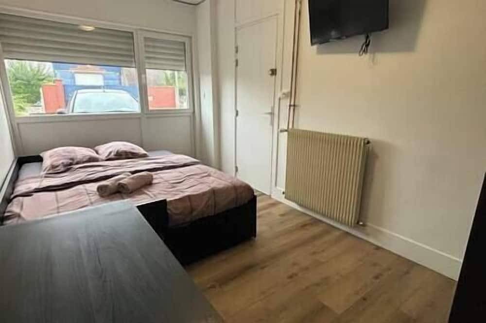 Large house 17 persons in Arras, Arras region