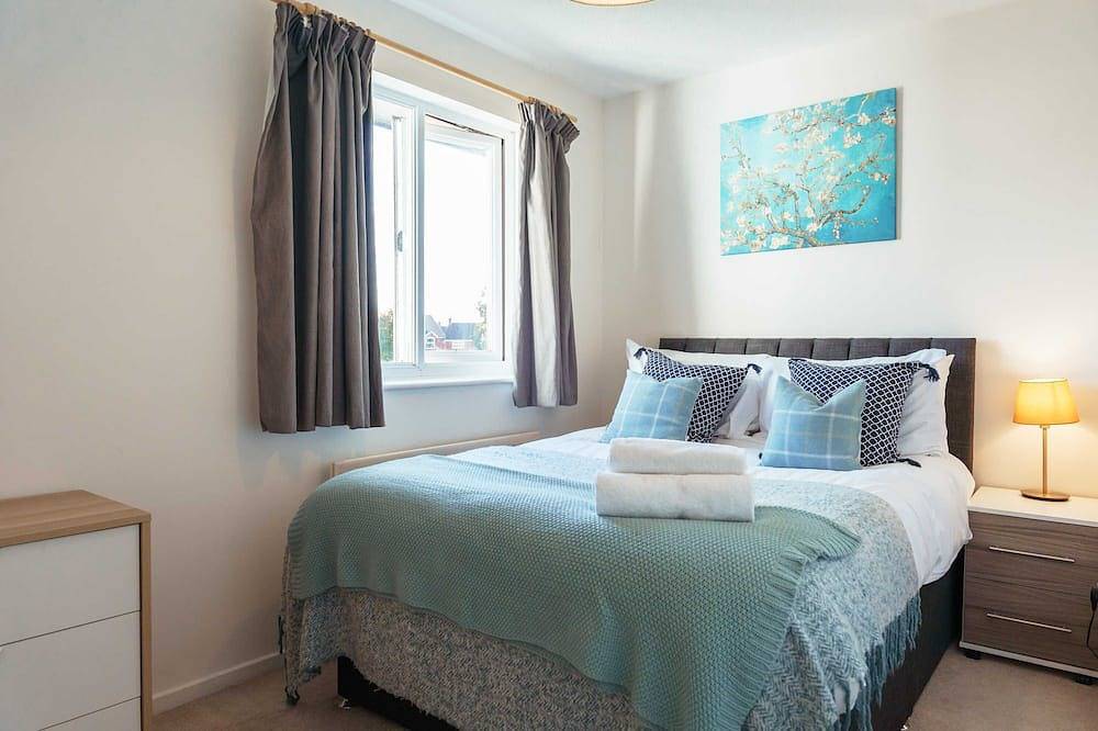 Burden close two bedroom house with garden in Bradley Stoke, South Gloucestershire