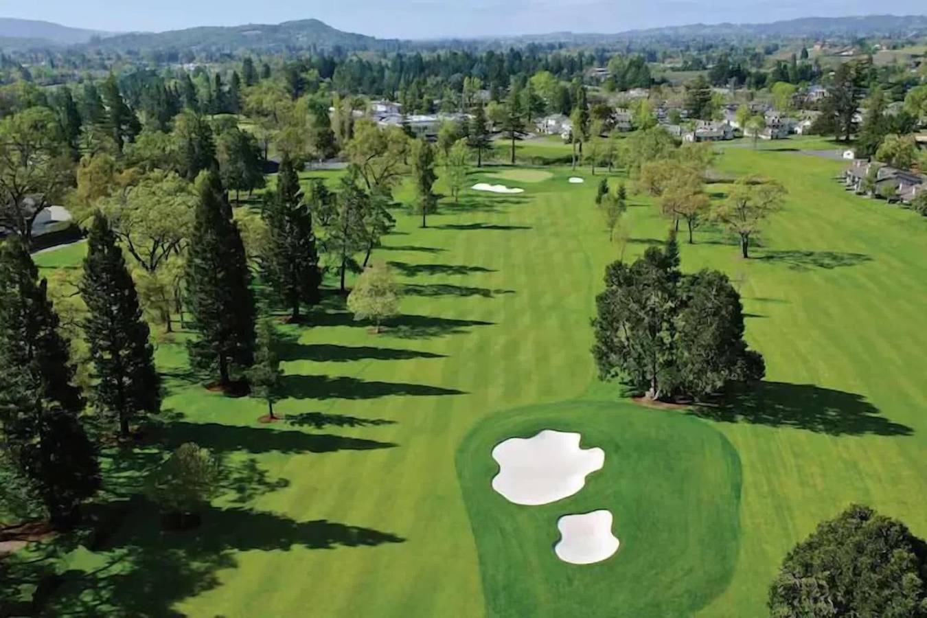 Entire apartment, 2Br near Wineries  Golf Course View  Parking in Napa Valley