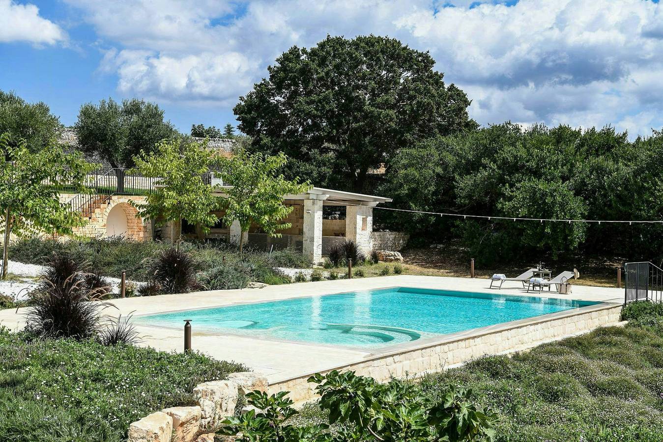 Bauernhof mit Pferden zwischen Cisternino und dem Meer in Cisternino, Salento