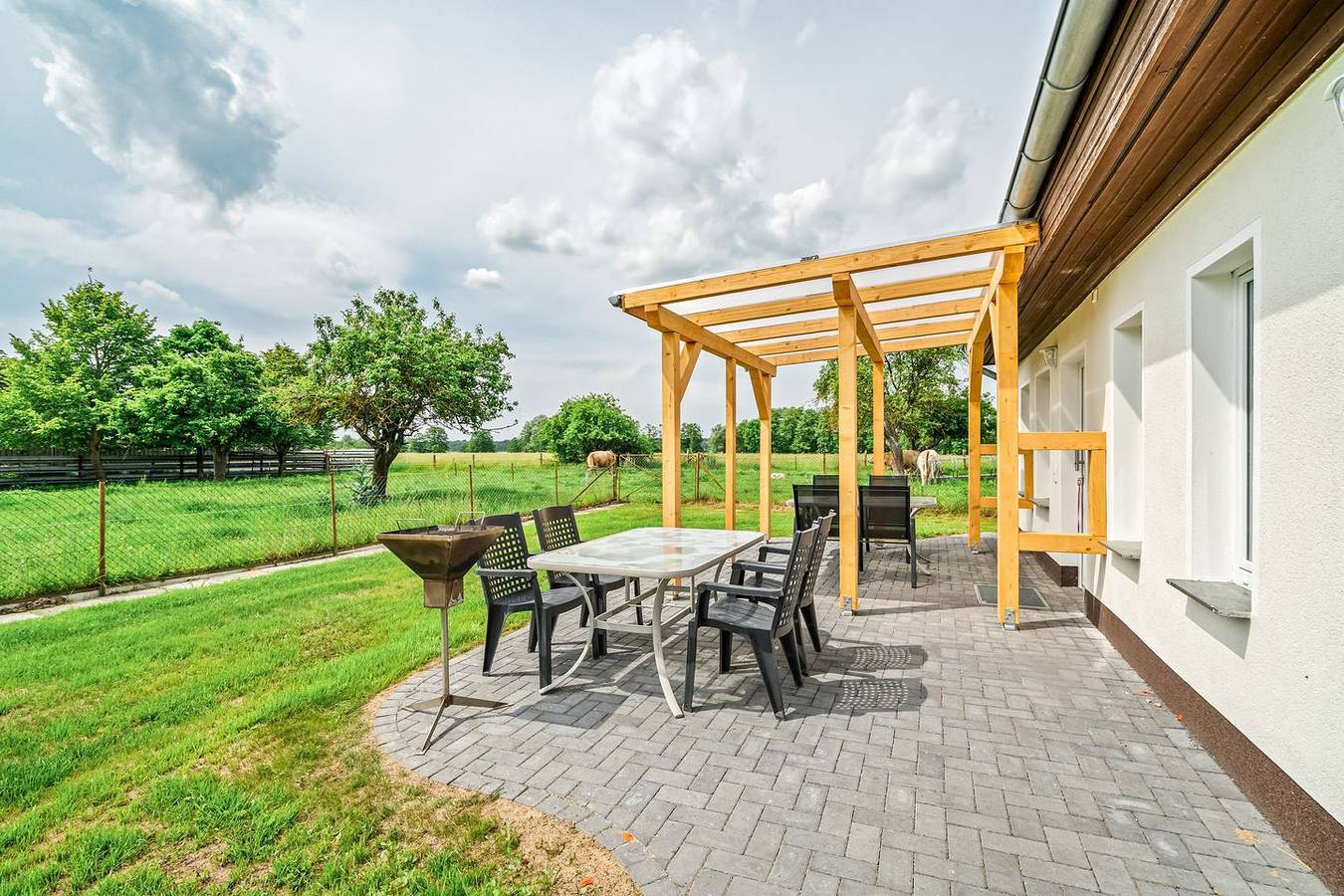 Ferienhaus Alt-Gaarz – Idyllische Auszeit mit Steg und See für 6 Personen in Lärz, Müritz