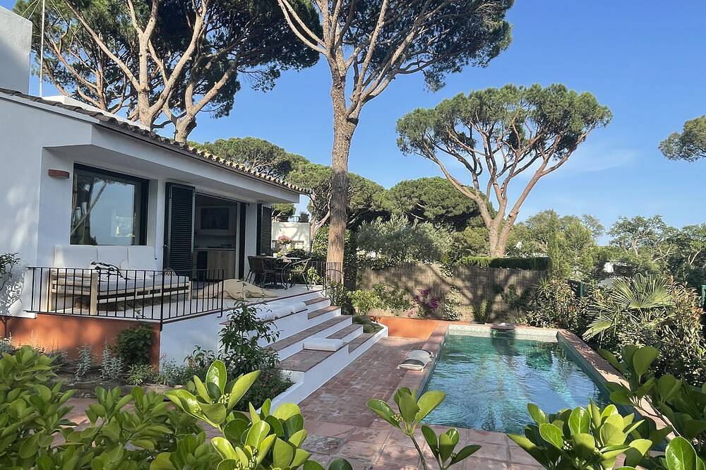 Charmante maison espagnole avec piscine chauffée, à 15 min à pied de la plage in Calella de Palafrugell, Palafrugell