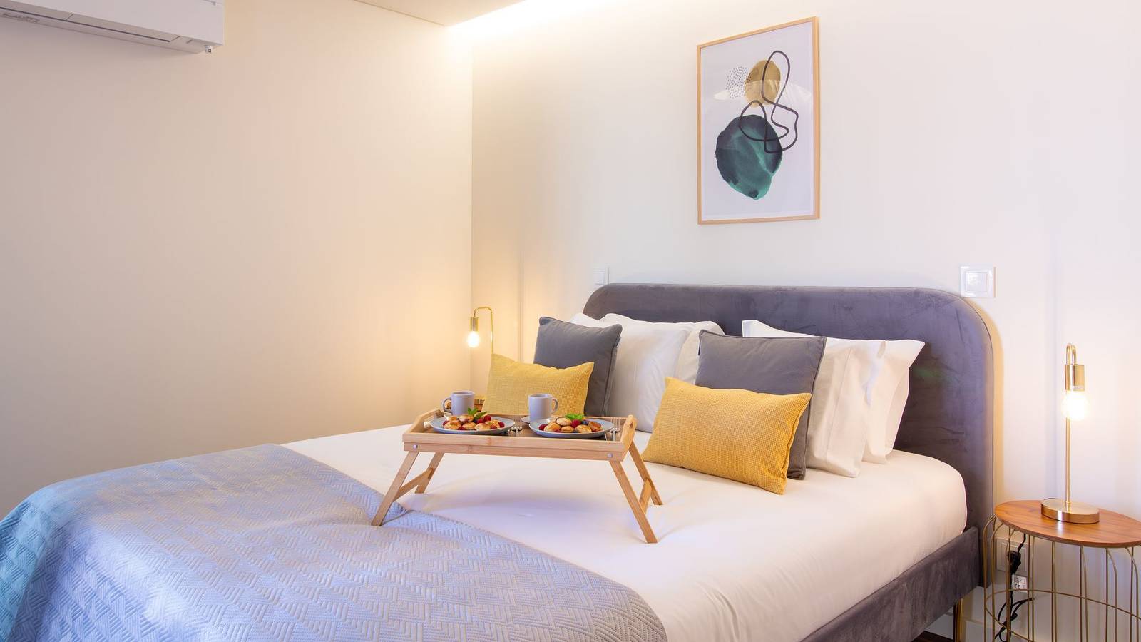 Apartamento inteiro, Central Gaia 1Br Flat w/ Balcony by Lovelystay in Mafamude e Vilar do Paraíso, Distrito do Porto