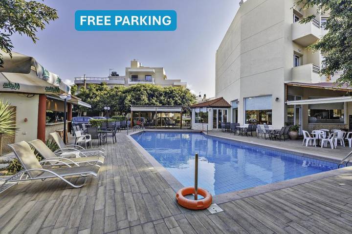 Hotel für 3 Personen, mit Balkon und Terrasse sowie Garten und Pool in Heraklion