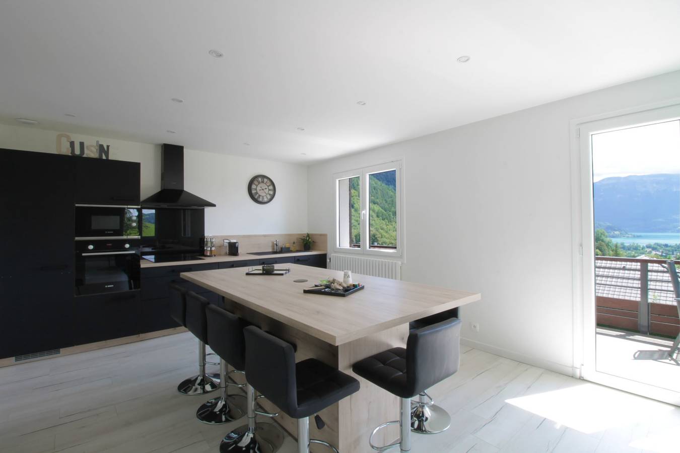 Comfortable Chalet - View of Lake Aiguebelette in Nances, Chambéry region