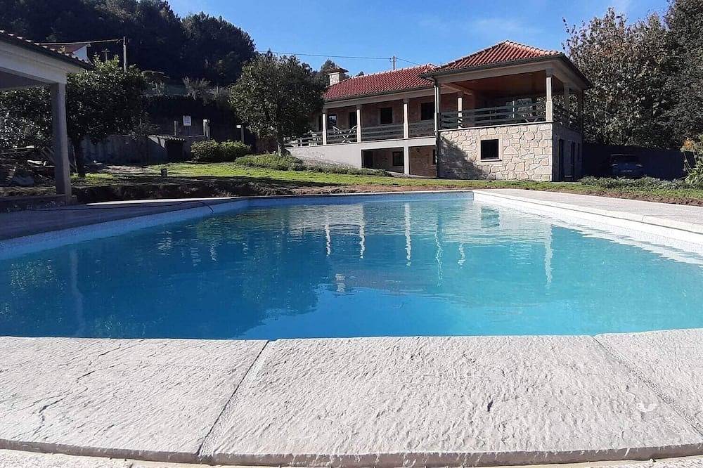 Typical house with swimming pool in São Julião e Silva, Viana do Castelo Distrikt