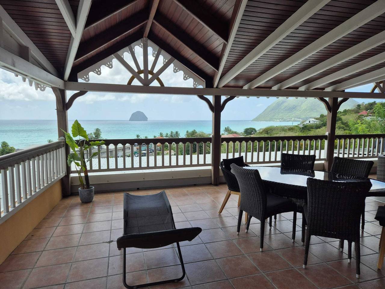 Apartamento entero, Amplio apartamento con vista al mar en Diamante 100 m² in Le Diamant, Martinica