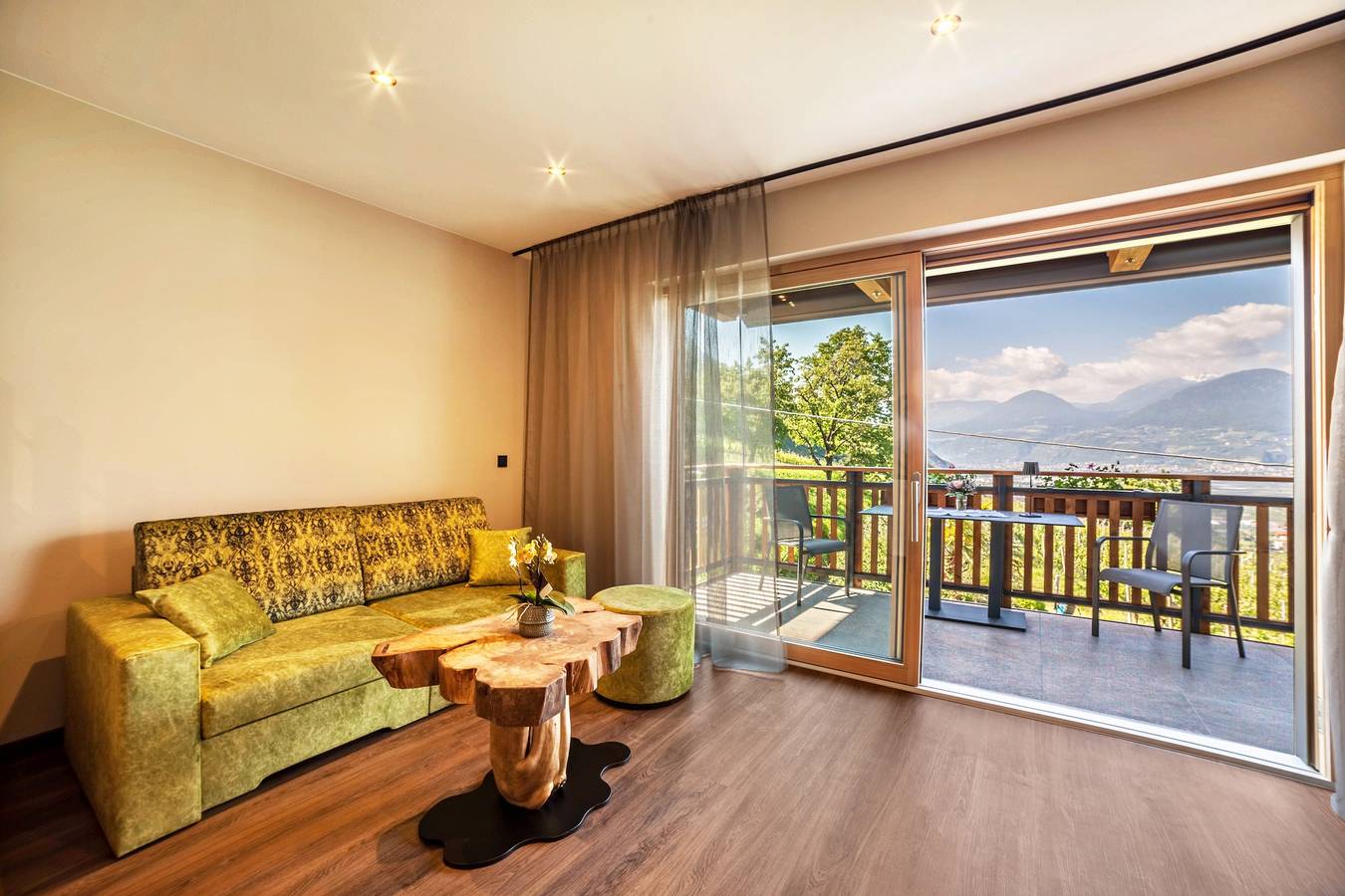 Ganze Wohnung, Ferienwohnung "Pinot" mit Bergblick, Wlan, Balkon & Garten in Meran, Sarntaler Alpen