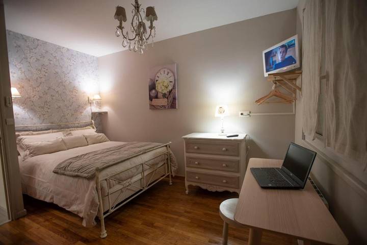 Chambre d’hôte pour 2 personnes, avec Terrasse ainsi que Jardin et Vue à Notre-Dame-d'Oé
