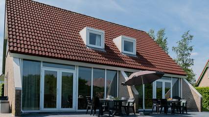 Bungalow für 14 Personen, mit Sauna und Terrasse sowie Balkon/Terrasse in den Niederlande