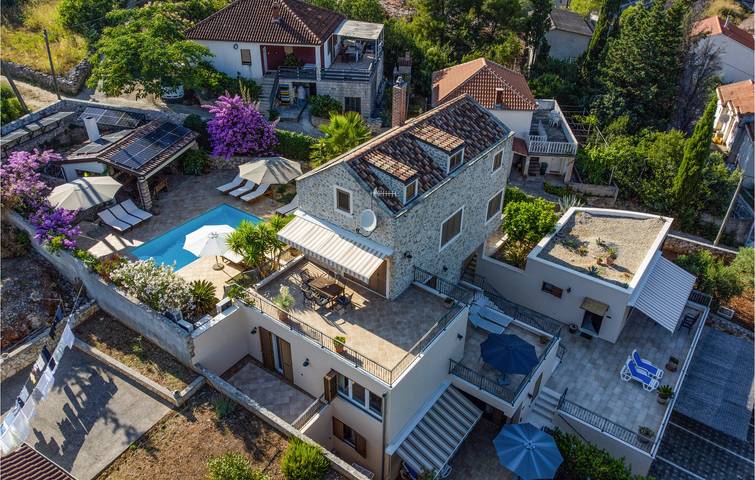 Ferienhaus für 14 Personen, mit Pool und Terrasse - 1