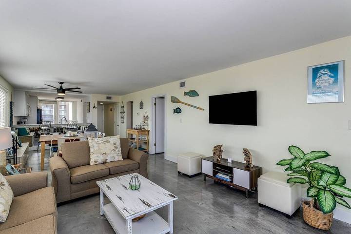 Vacation rental for 6 people, with balcony and pool in Pensacola Beach