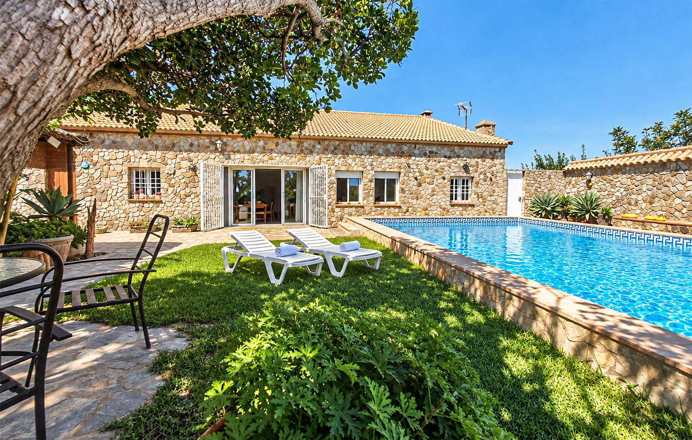 Amplio piso de 170 m² con piscina, wifi y aparcamiento cerca de San José de Malcocinado in San José de Malcocinado, Medina-Sidonia