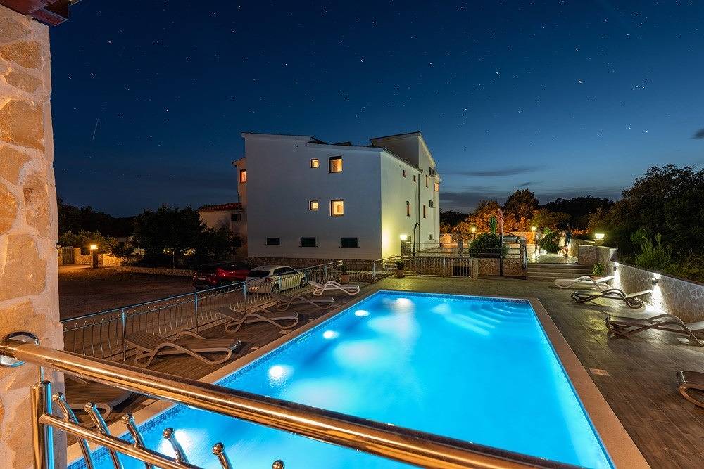 Appartement entier, Appartement de vacances pour 5 personnes avec piscine in Vinisce, Split-Dalmatie