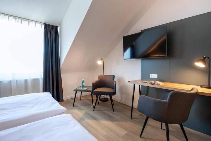 Economy Twin Room Near Schwetzingen Palace (~0.47 mi away) in Schwetzingen, Rheinebene