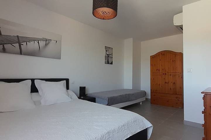 Gîte pour 10 personnes, avec piscine ainsi que jardin et terrasse à Pouzolles - 3