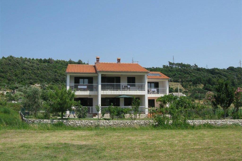 Ganze Wohnung, 2-Zimmer-Ferienwohnung mit Terrasse Palit, Rab A-16356-b in Palit, Rab