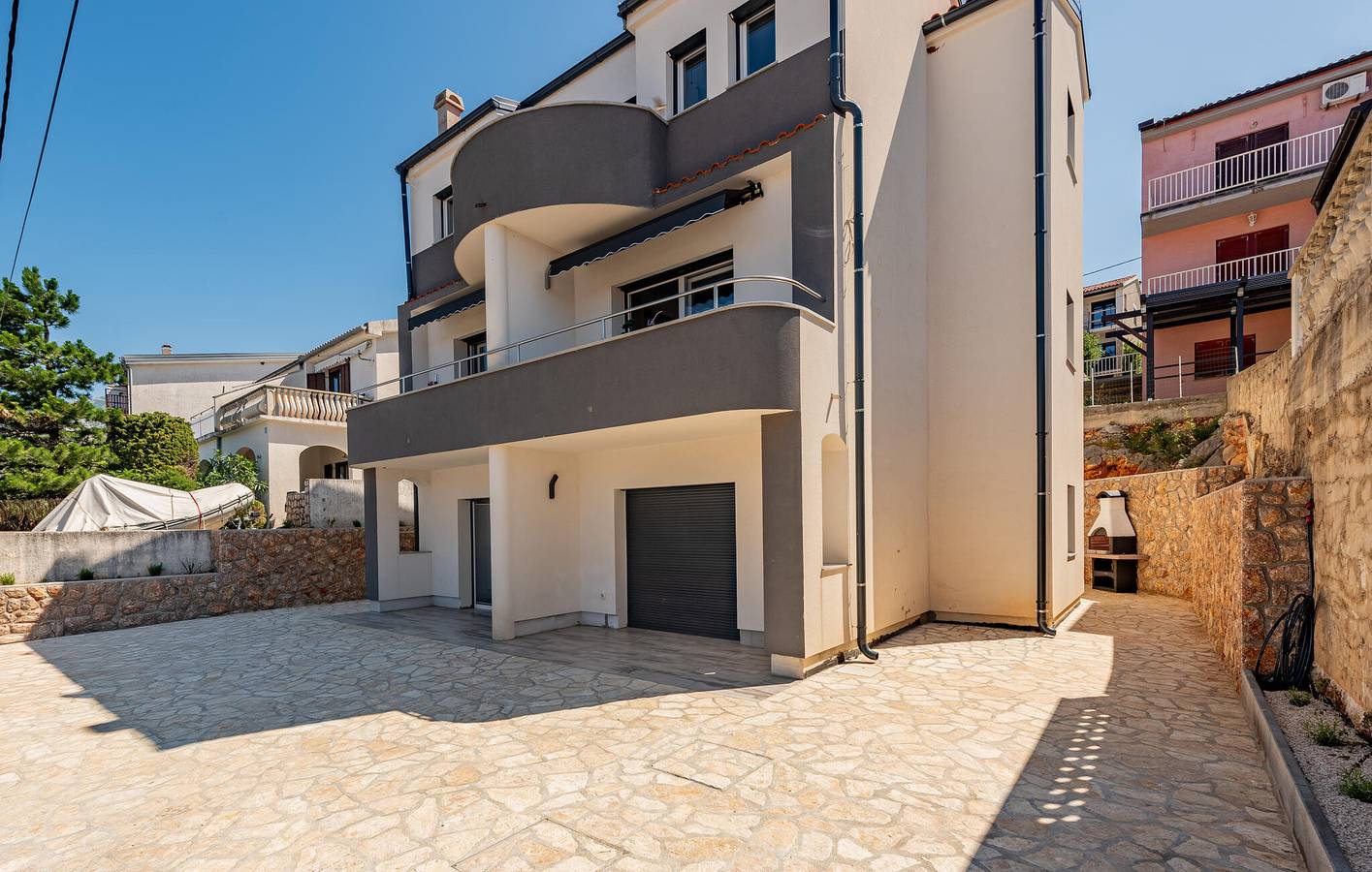 Ganze Ferienwohnung, Ferienwohnung für 3 Personen mit Terrasse in Cesarica, Naturpark Velebit