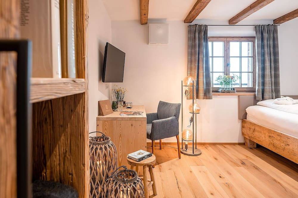 Ganze Wohnung, Max. 8 Personen, private Sauna, Kamin, Whirlpool, beheizter Pool, Chiemseeblick in Frasdorf, Chiemsee