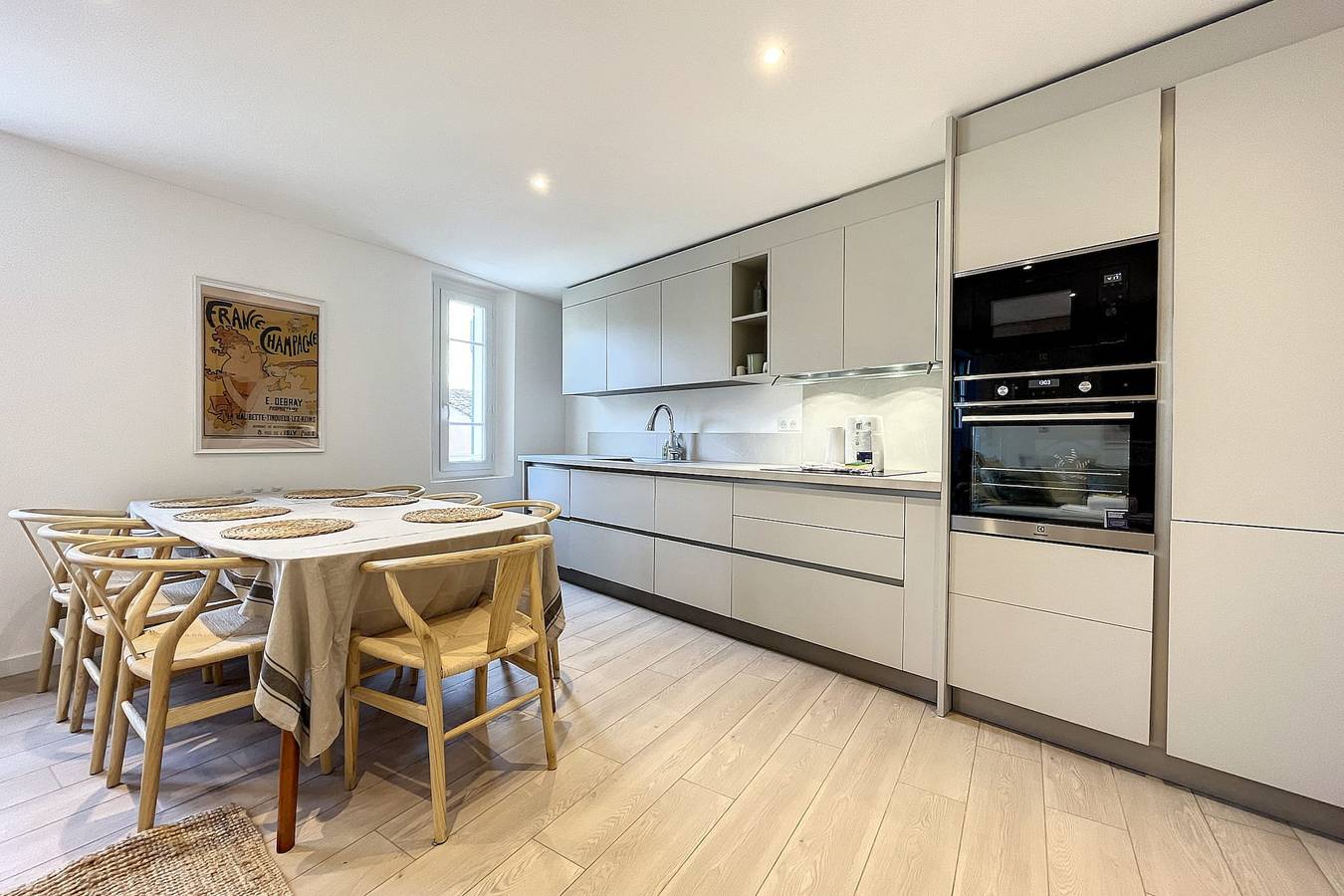 Ganze Wohnung, Ferienwohnung für 8 Personen mit Balkon in Antibes, Mittelmeerküste (Frankreich)
