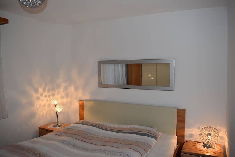 Ganze Wohnung, Soothing 2 1/2 room apartment in Falera with stunning mountain views. in Falera, Flims Laax Falera