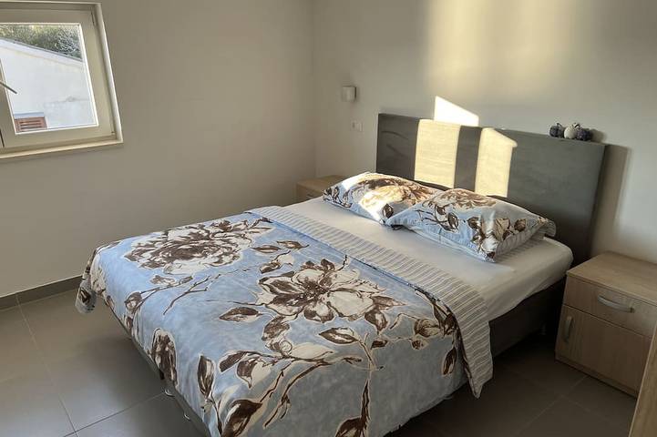 Ganze Wohnung, Villa Pina Tisno Top**** Ferienwohnung Mila  4 -6 Personen mit Meerblick in Tisno, Šibenik-Knin