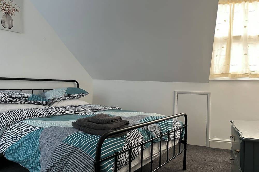 New Bilton House\n2 bedroomed close to town centre in Warwickshire