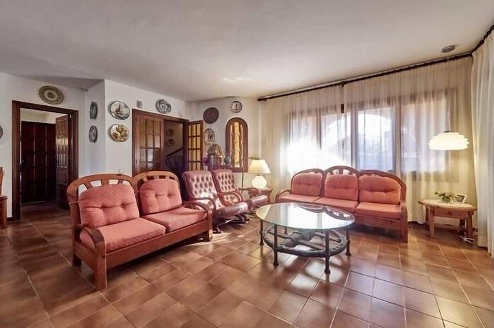 Location de vacances pour 8 personnes, avec piscine ainsi que balcon et jardin dans Segur de Calafell - 4