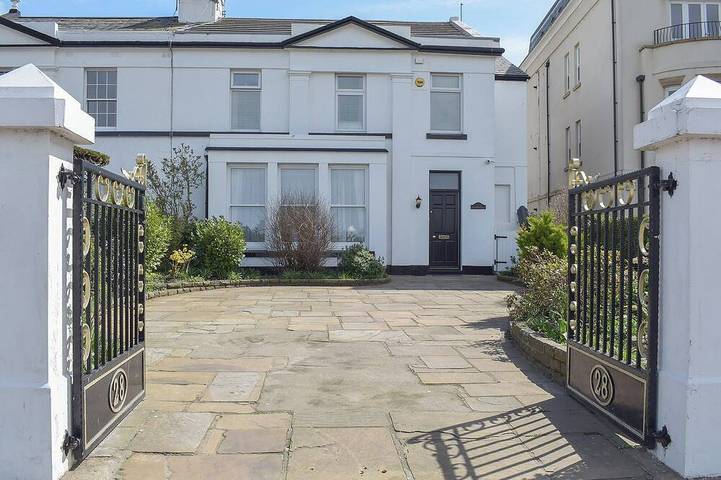 Cottage for 12 people, with garden in Southport (Merseyside)