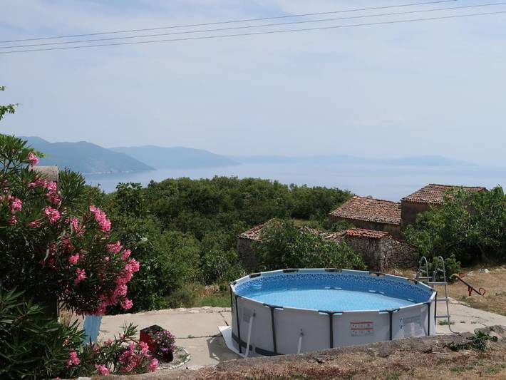 Ferienwohnung für 5 Personen, mit Balkon und Terrasse sowie Garten und Pool