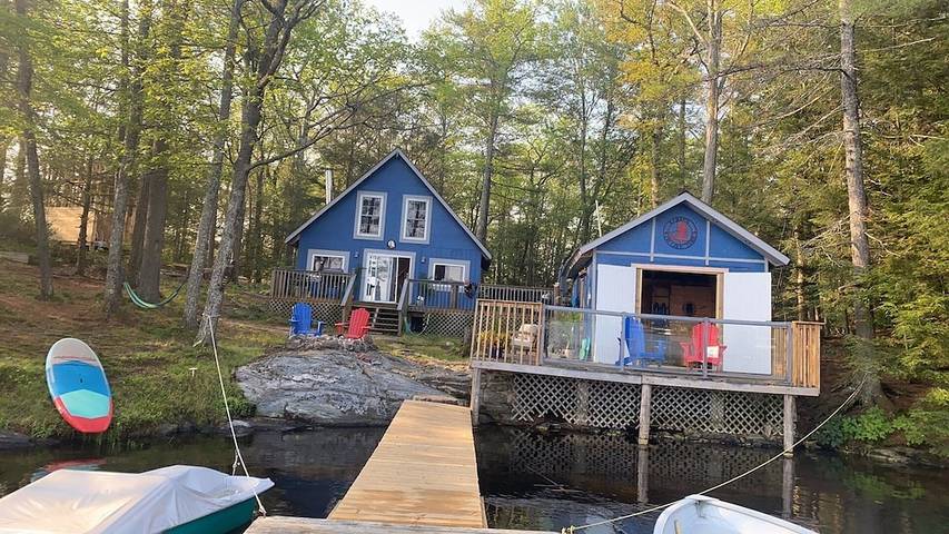 Vacation rental for 9 people, with terrace and hot tub, with pets in Algonquin Provincial Park