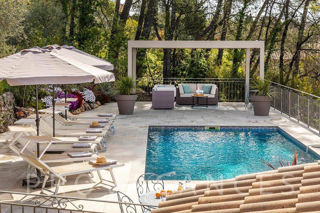 Schönes Ferienhaus mit beheizter Pool und Blick in Montauroux in Montauroux, Draguignan Region