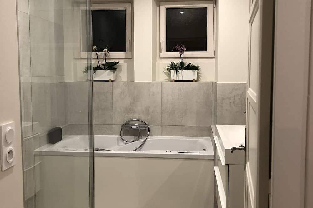 House*** 4/6 p \"Lumière\", air-conditioned with garden in Lons-le-Saunier, Jura