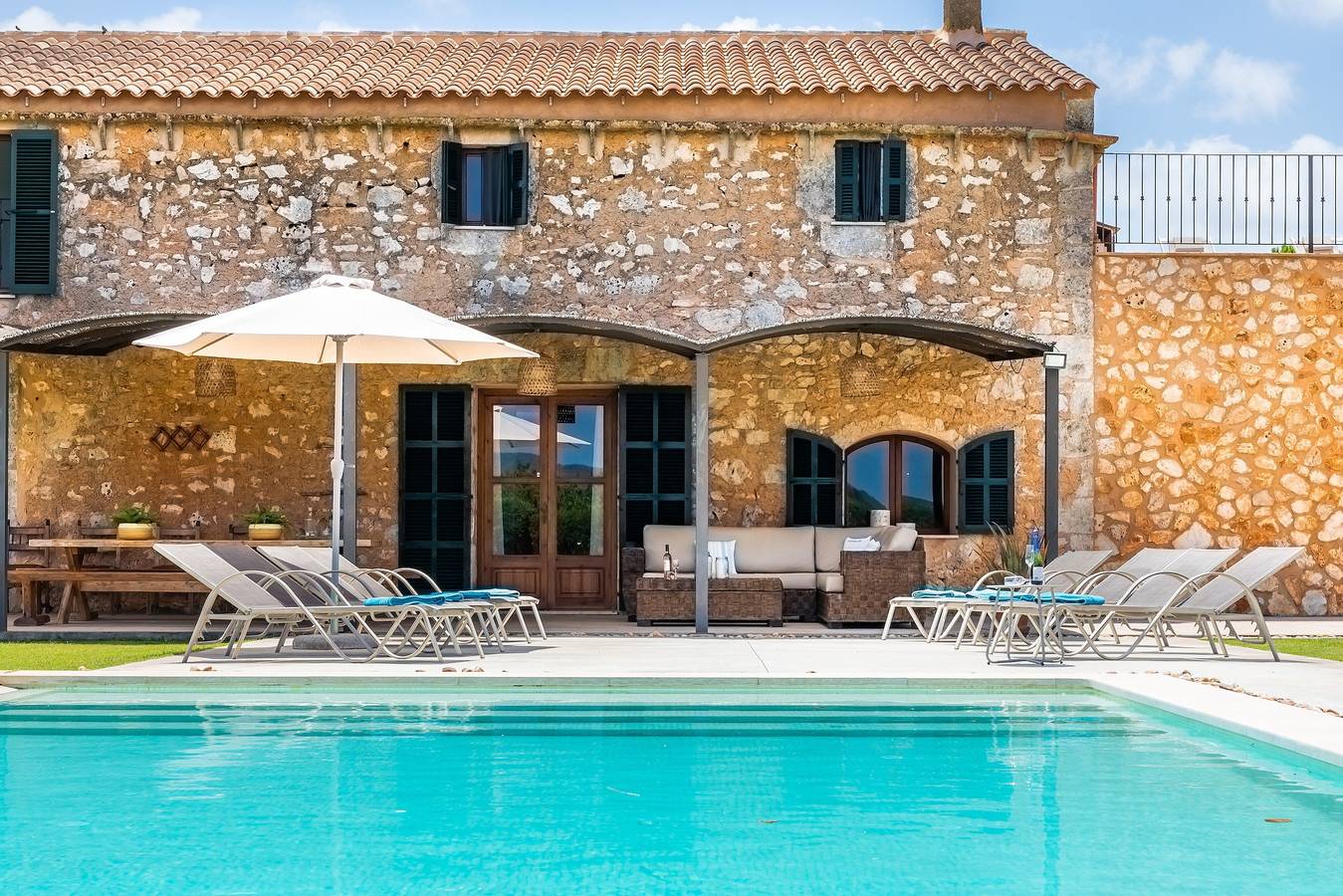 Stunning Holiday Home Sa Pleta with Mountain View, Wi-Fi, Balcony, Garden in Manacor, East Majorca