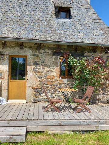 Location de vacances pour 4 personnes, avec piscine et jardin à Vezels-Roussy