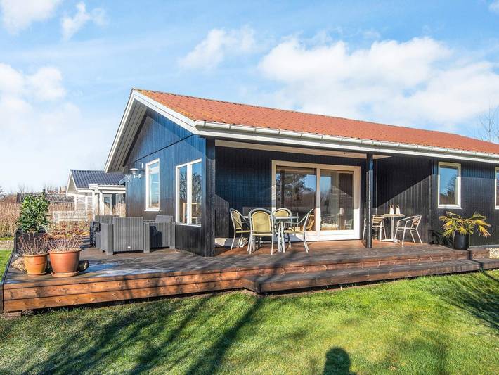 Ferienhaus für 6 Personen, mit Terrasse und Garten in Pøt Strandby