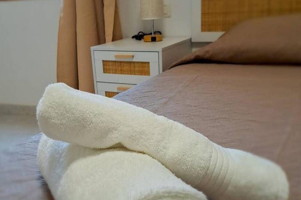 Apartamento entero, Agradable alojamiento en el centro de Baza, cerca de servicios in Baza, Geoparque de Granada