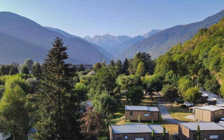 Camping pour 6 personnes, avec bassin pour enfant et terrasse ainsi que jardin et piscine, animaux acceptés dans Haute-Garonne - 2