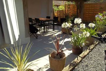 Gîte pour 3 personnes, avec terrasse à Saint-Julien-en-Born