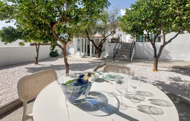 Location de vacances pour 10 personnes, avec terrasse ainsi que jardin et piscine, animaux acceptés à Algodonales - 2