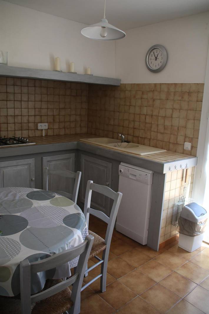 Gîte pour 4 personnes, avec piscine ainsi que terrasse et jardin, animaux acceptés dans l' Hérault - 4