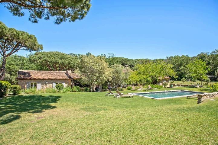 Villa pour 14 personnes, avec Balcon ainsi que Jardin et Piscine dans l'Escalet