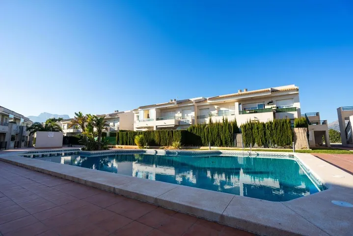 Ferienwohnung für 4 Personen, mit Pool und Garten sowie Ausblick - 1