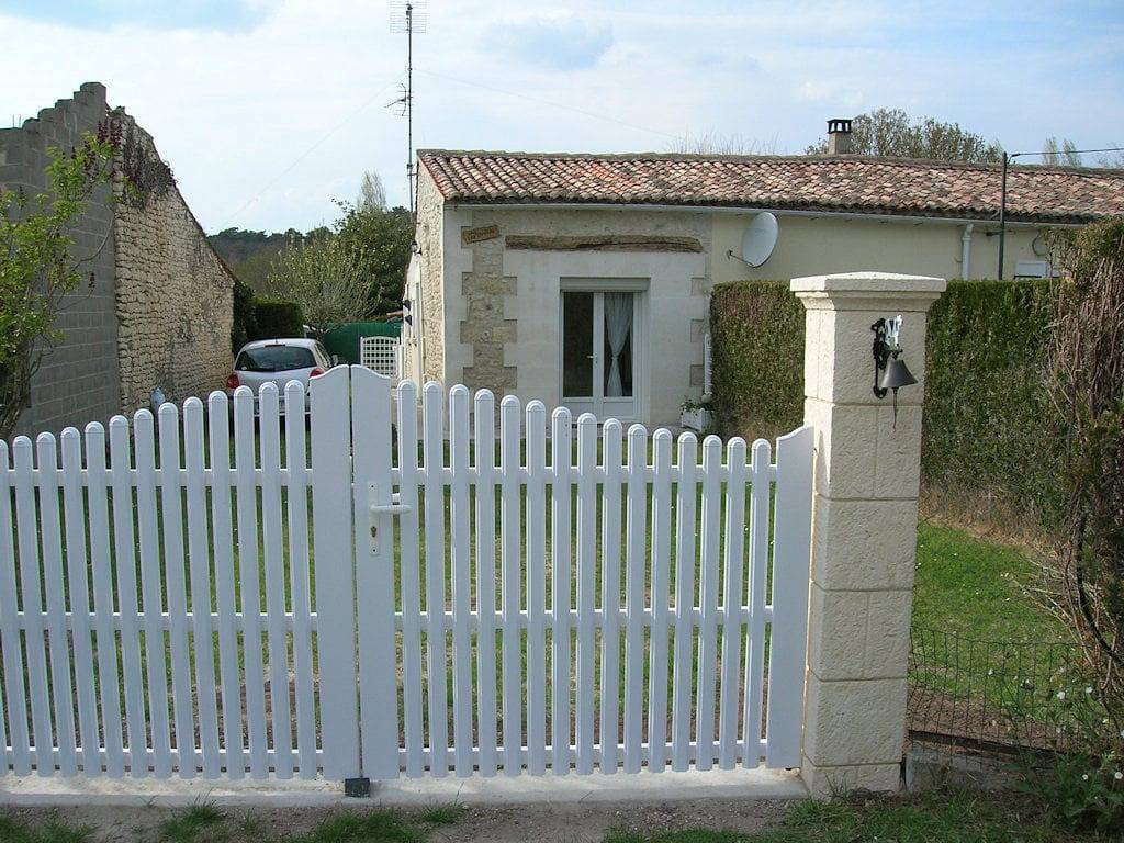Location maison pierre campagne, plage à 900 m in Meschers-sur-Gironde, Région de Saintes